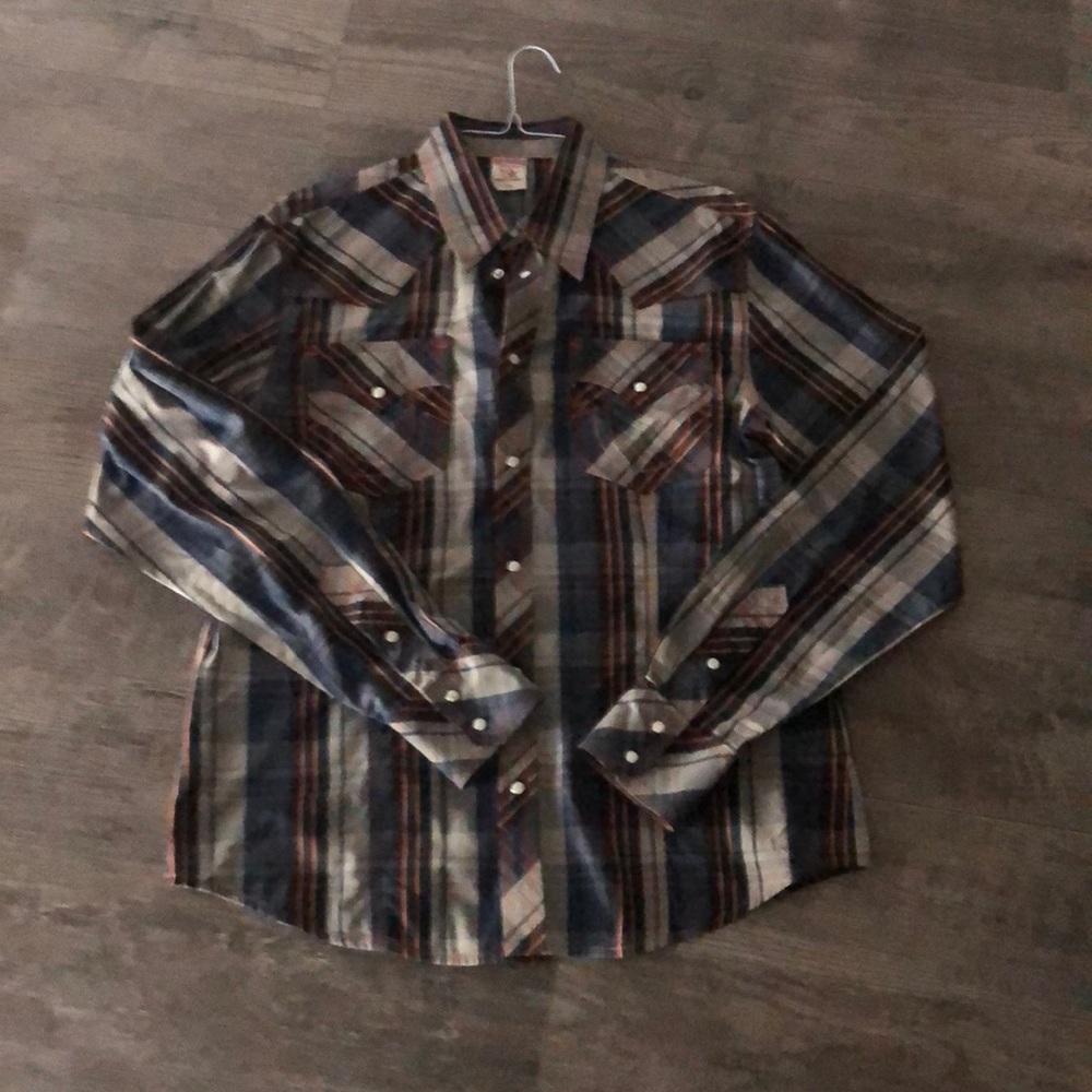 Men’s True Religion plaid button down shirt.